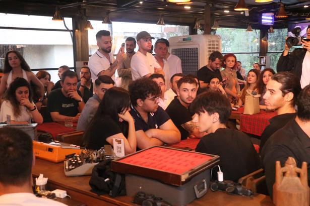 Özel: Bir bankın üzerindeyiz ama milletin gönlündeyiz (2)