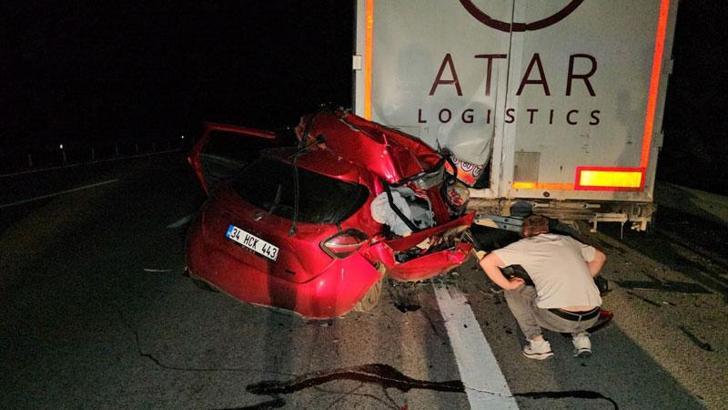 TIR'a arkadan çarpan otomobilin sürücüsü öldü