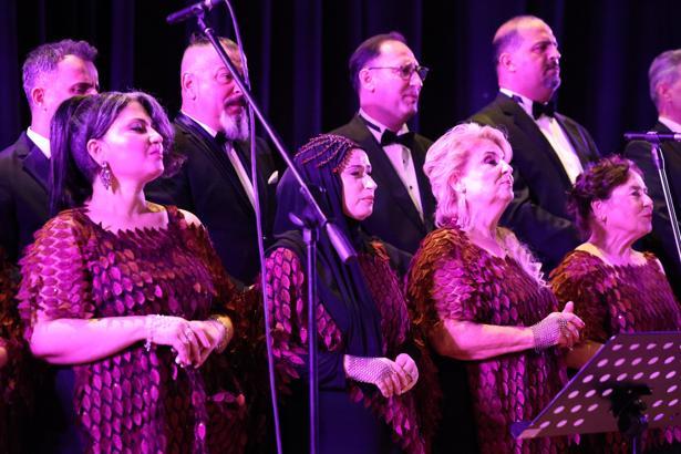 İzmir'de Türk Sanat Müziği konseri ilgi gördü