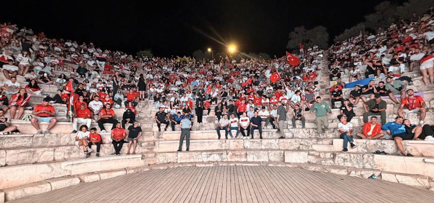 Milli maç Antiphellos Antik Tiyatrosu'nda izlendi