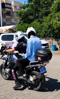 Şanlıurfa'da YKS'ye geç kalan öğrencileri polis yetiştirdi