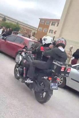 Kayseri'de polis ekipleri, öğrencileri sınava yetiştirdi