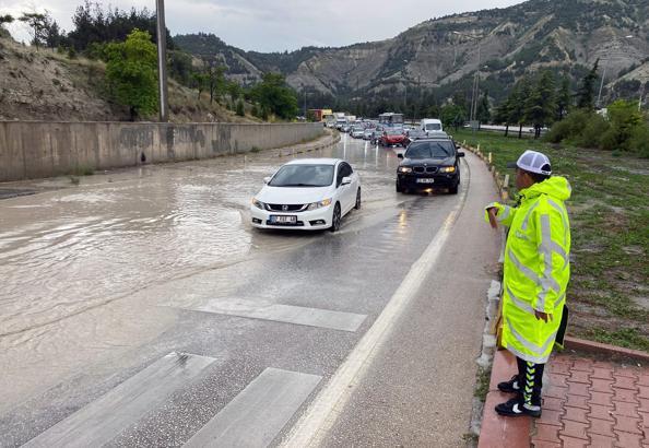 Burdur'da yağmur hayatı olumsuz etkiledi
