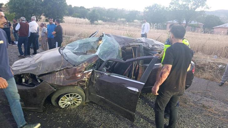 Diyarbakır'da takla atan otmobildeki anne ve oğllu öldü, 4 kişi yaralandı