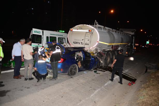Adana'da tankerle çarpışan otomobildeki baba öldü, 2 çocuğu yaralandı