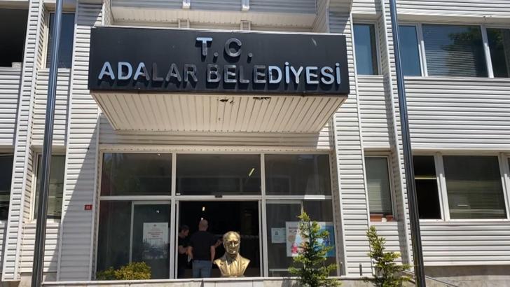 Adalar Belediyesi'ne 'rüşvet' soruşturmasında gözaltına alınan şüpheliler adliyeye sevk