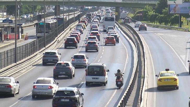İstanbul'da haftanın ilk iş gününde trafik yoğunluğu yüzde 60'a çıktı