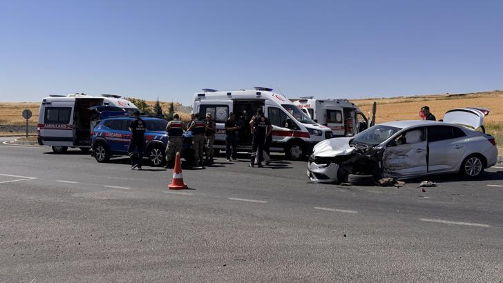 Diyarbakır'da hafif ticari araçla otomobil çarpıştı: 6 yaralı