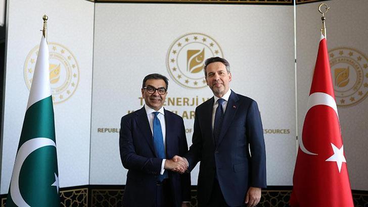 Bakan Bayraktar, Pakistan Özelleştirme Bakanı Ali ile bir araya geldi