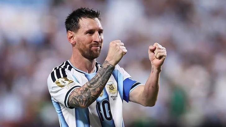 Arjantin 2’de 2 yaptı, Messi rekor kırdı