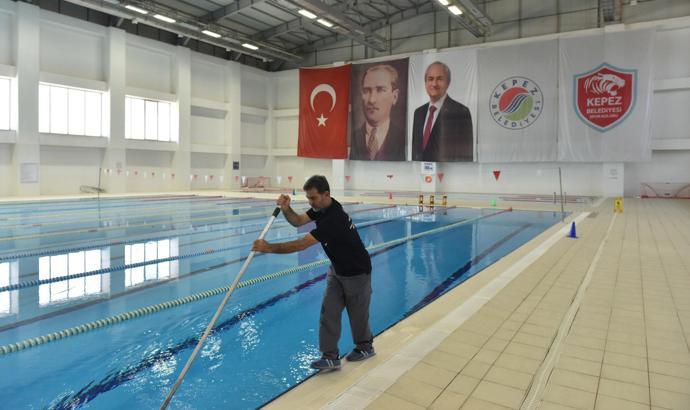 Kepez'in olimpik yüzme havuzunda hijyen ve sağlık önceliği