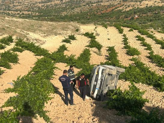Mardin’de tarlaya devrilen otomobildeki 4 kişi yaralandı