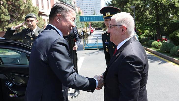 Bakan Güler, Moğol mevkidaşı Batlut ile bir araya geldi