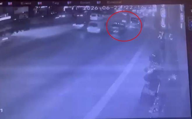 Makas atan sürücü, otomobiliyle motosiklete çarptı: 1 ölü, 1 ağır yaralı