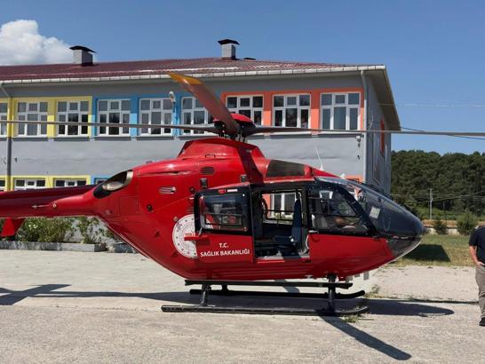 Traktör kazasında yaralanan çiftçi ambulans helikopterle hastaneye sevk edildi