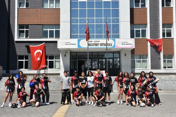 İzmir'deki 500 mevcutlu ortaokulda 200 öğrencinin sporcu lisansı var