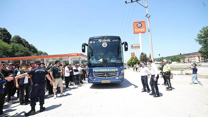 Fenerbahçe’ye Düzce’de coşkulu karşılama