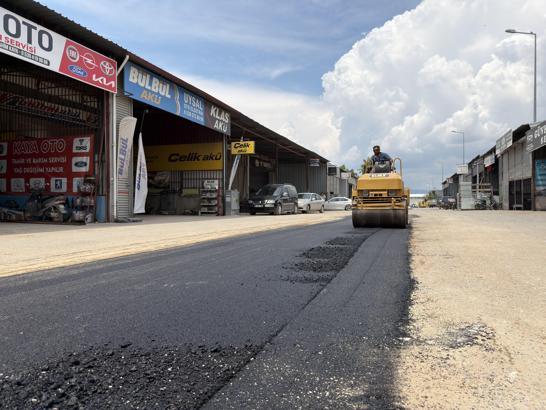 Döşemealtı’nda kanalizasyon ve asfalt çalışmaları eş zamanlı sürüyor