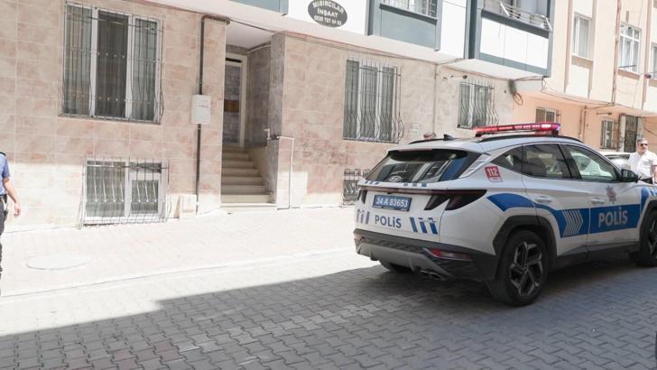 Esenyurt'ta evinin önünde silahlı saldırıya uğrayan kişi hayatını kaybetti