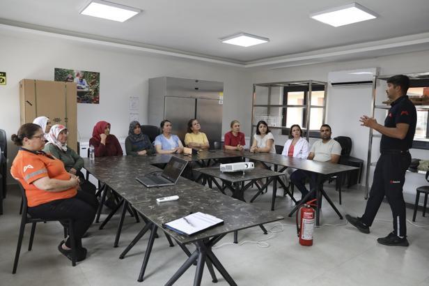 Mersin’de kadınlara ‘yangın güvenliği’ eğitimi