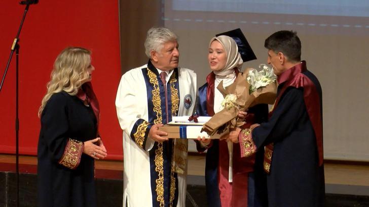 Bursa Sağlık Bilimleri Üniversitesi ilk mezunlarını verdi