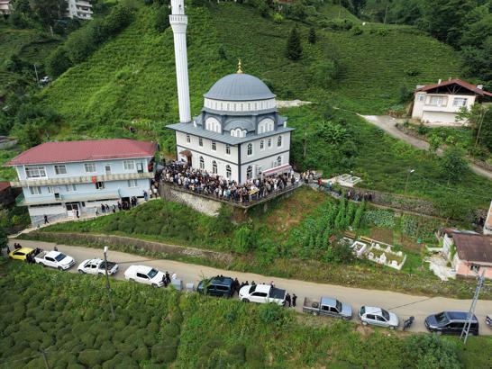 Rize'de 3 aracın karıştığı kaza sonrası yangın; 3 ölü, 5 yaralı (3)