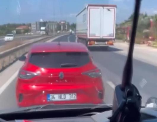 Silivri'de ambulansa yol vermeyen sürücü kamerada