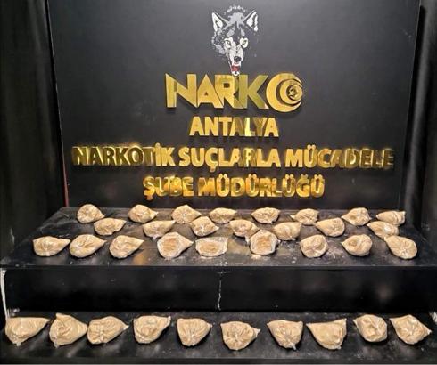 Durdurulan araçta 16 kilo eroin ele geçirildi