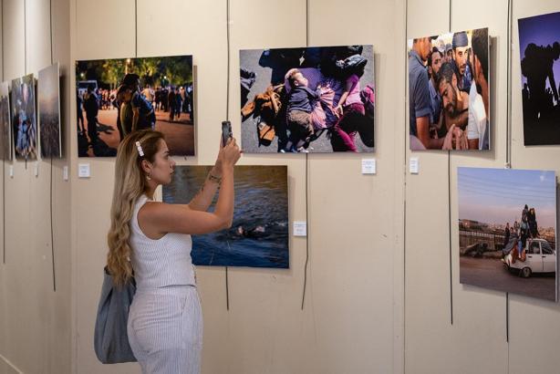 ‘Sınırların Ötesinde: Tanıklıklar’ fotoğraf sergisi ziyaretçilerle buluştu