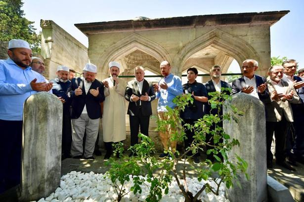 Mimar Sinan'ın vasiyeti kapsamında Süleymaniye Camii’nde aşure dağıtıldı