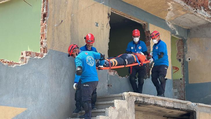 Kütahya'da deprem senaryolu tatbikat