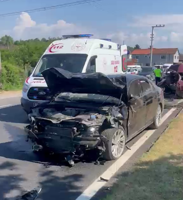 Kavşakta 2 otomobil çarpıştı: 1 kişi öldü, milletvekili ve oğlu yaralandı