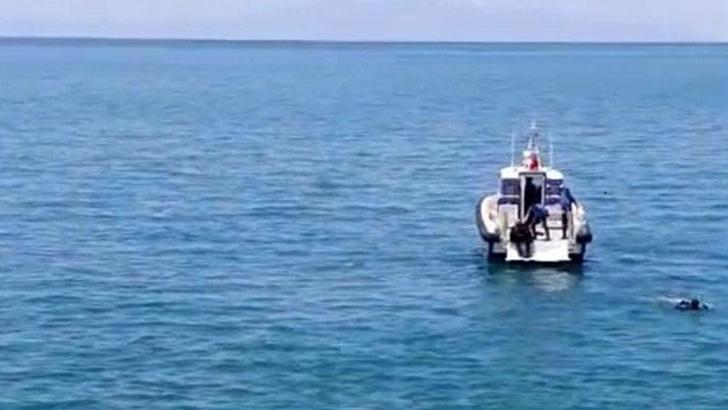 Van Gölü'ne düşen otomobilin sürücüsü yaralı kurtarıldı