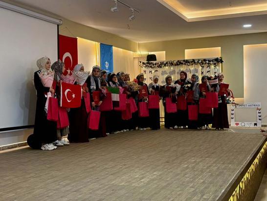 Reyhanlı'da hafızlık eğitimini tamamlayan 16 kız öğrenciye belgeleri verildi