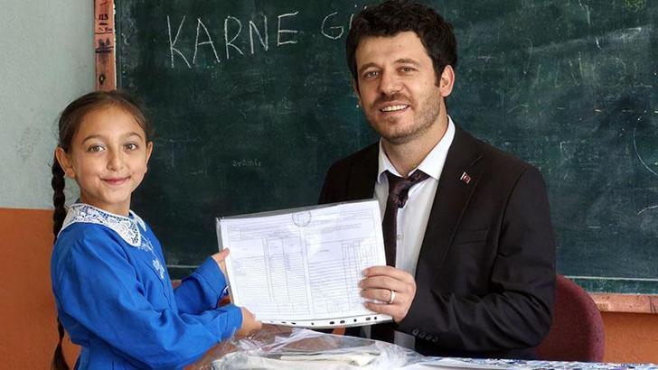 Okulun tek öğrencisi İlayda’nın karne sevinci