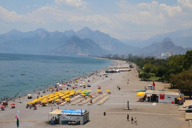 Antalya'da hissedilen sıcaklık 47 dereceye ulaştı