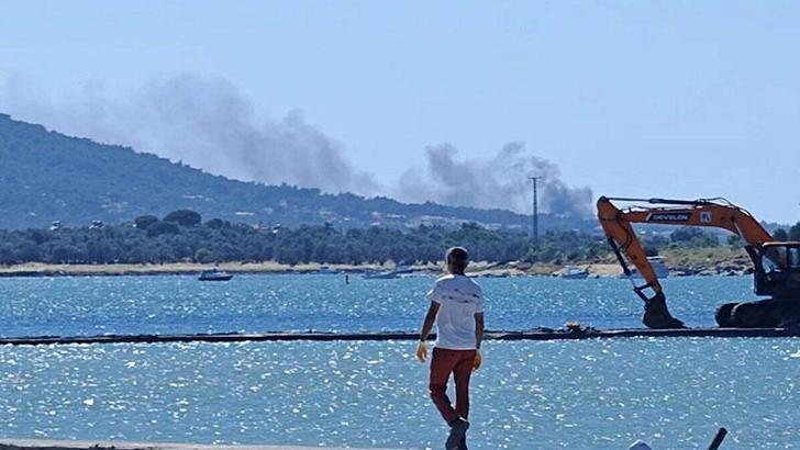 Cunda'da makilik alanda çıkan yangın ormanı yaktı