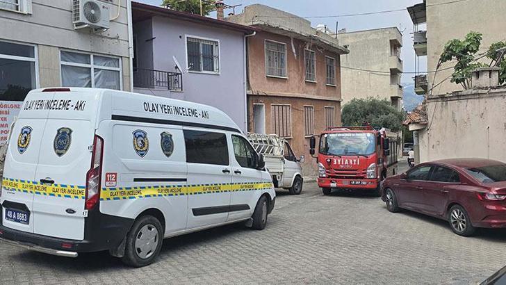 Metruk evde kaçak kazıya suçüstü; 3 gözaltı
