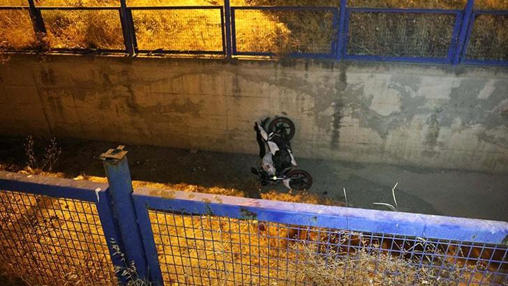 Eğitim sürüşünde motosikletle dereye uçan kadın, hayatını kaybetti