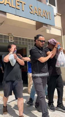 Evinde uyuşturucu ile yakalan evli çift ve misafiri  tutuklandı