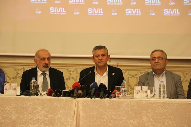 Özgür Özel: Kayyımdan sonra binaları geride bıraktık, yürüyoruz (3)