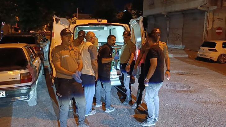 Yalnız yaşadığı evinde silahla vurulmuş halde ölü bulundu