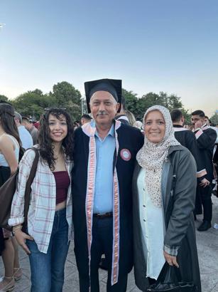 55 yaşında Hatay MKÜ'den mezun oldu