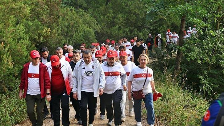 Bakan Tekin Sakarya’da öğretmenlerle ormanda yürüyüşe katıldı