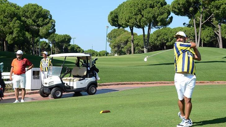 Üç kulübün taraftarı golf sahasında dostluk için buluştu