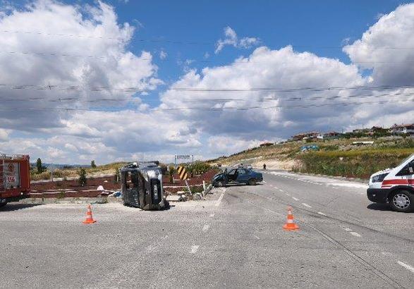 Çorum’da otomobille hafif ticari araç çarpıştı: 2’si ağır, 5 yaralı