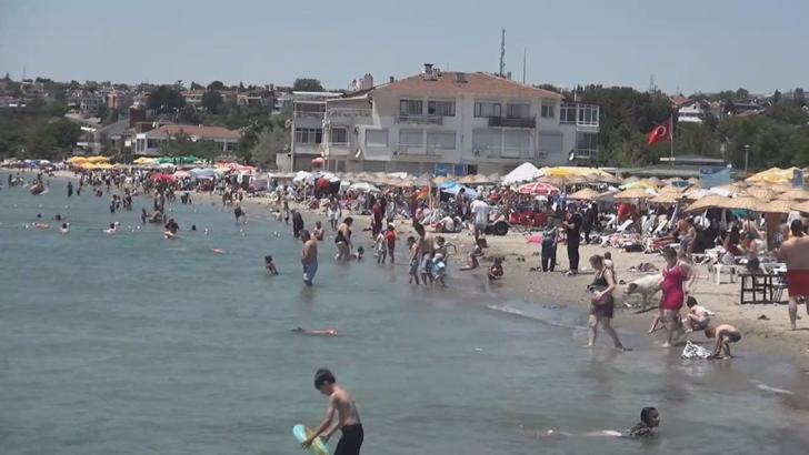 Silivri'de sıcak havadan bunalanlar plajlara akın etti