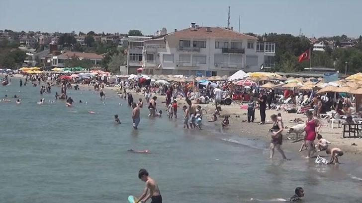 Silivri'de sıcak havadan bunalanlar plajlara akın etti