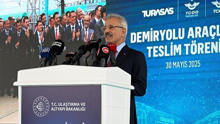 Bakan Uraloğlu: 'TIR Dorsesi Taşıma Vagonu Projesi'nde prototip vagon üretimi tamamlandı