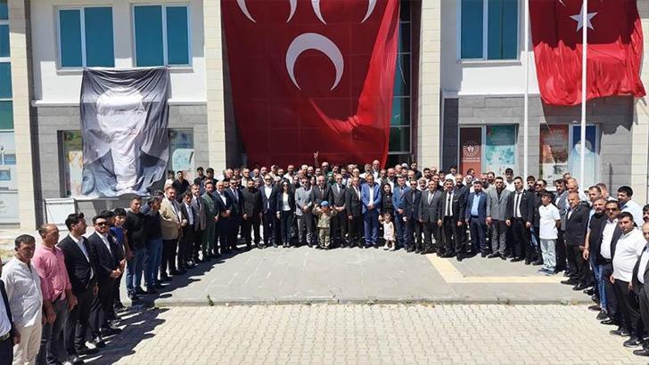 MHP'li Işıkver: Bölücü de terörist de sizsiniz
